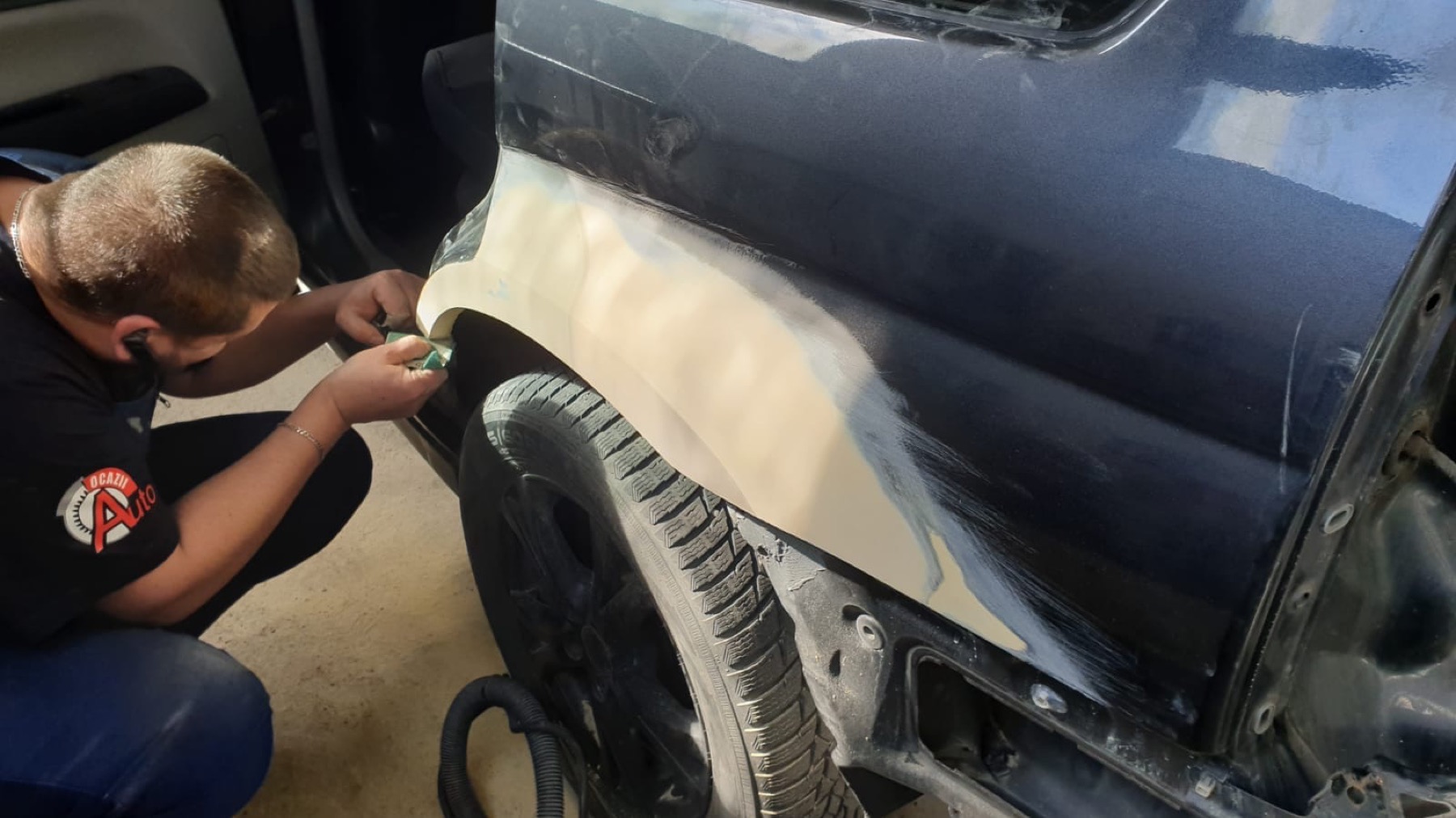 Pregătire aripă de către echipa Ocazii Auto